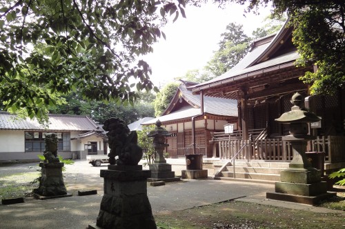 静かな佇まいの神崎神社